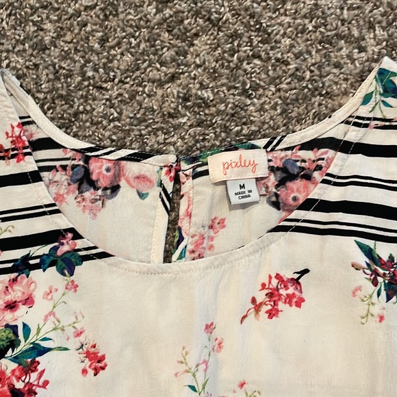 Pixley Floral Tank Top. Size Medium - Picture 2 of 4